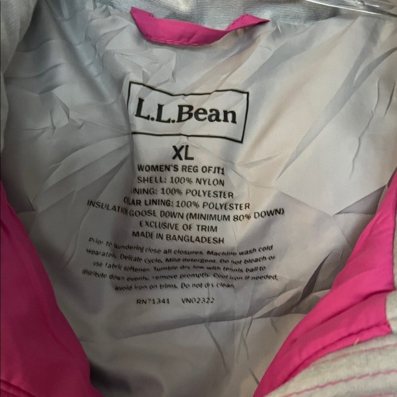 L.L. Bean Women's Fuchsia Puffer Vest - Picture 2 of 7